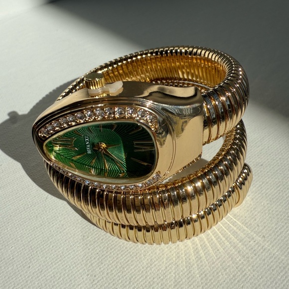 Serpenti Elegant Gold Wrap Women's Watch - Picture 5 of 16